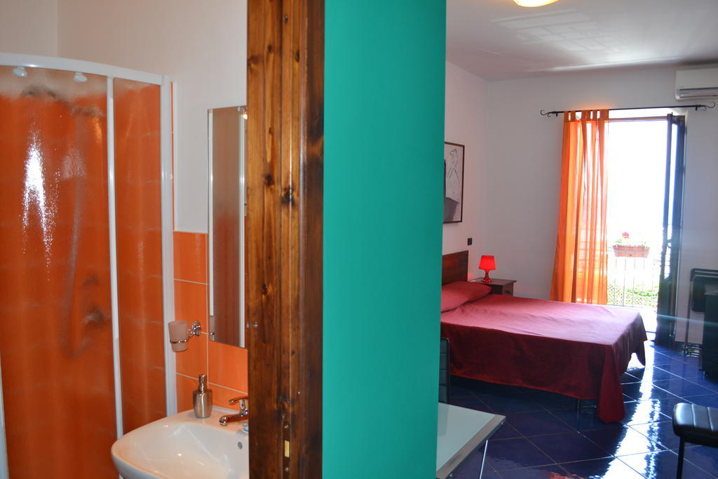 Hotel Bed& Breakfast Maredomus Milazzo Habitación foto